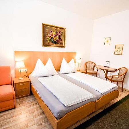 Gartenhotel Garni Pension B&B Innsbruck Exteriör bild
