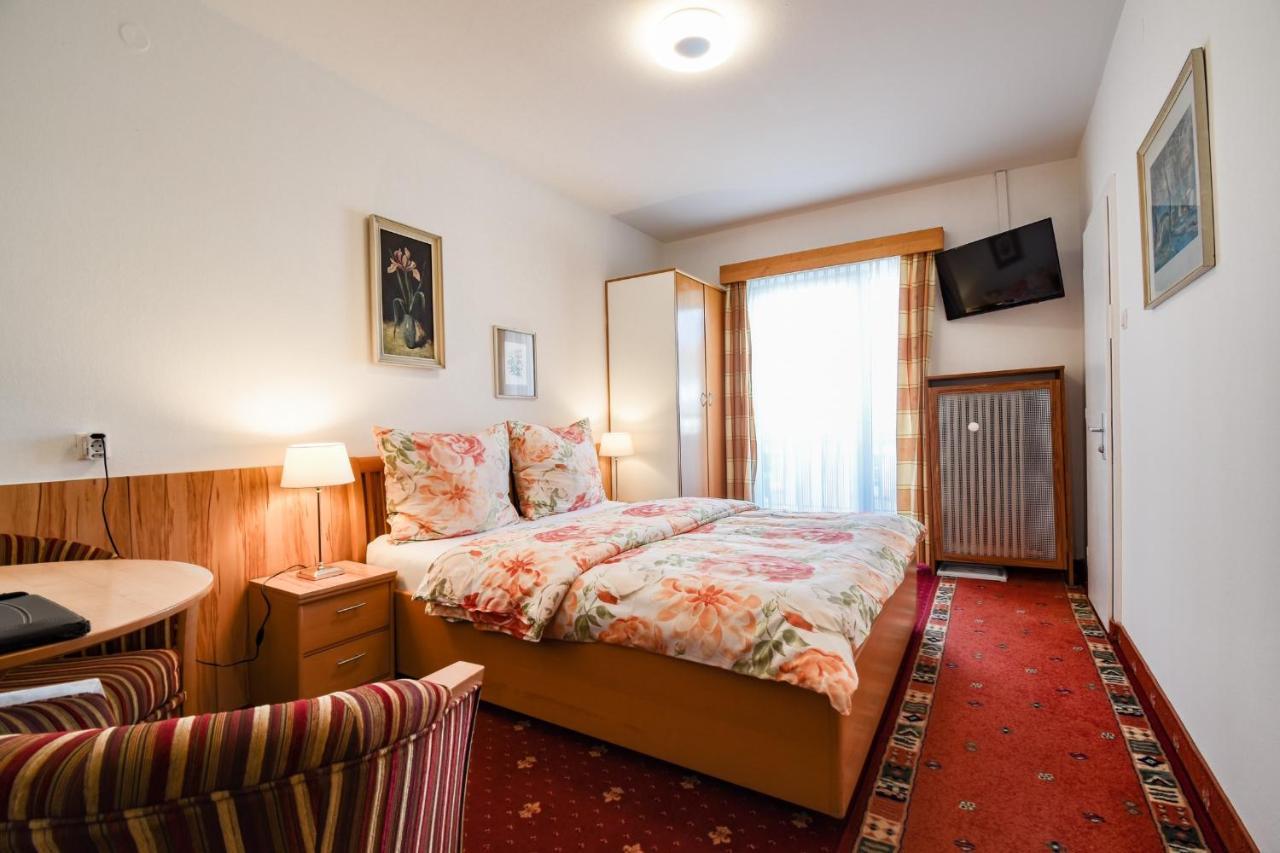 Gartenhotel Garni Pension B&B Innsbruck Exteriör bild