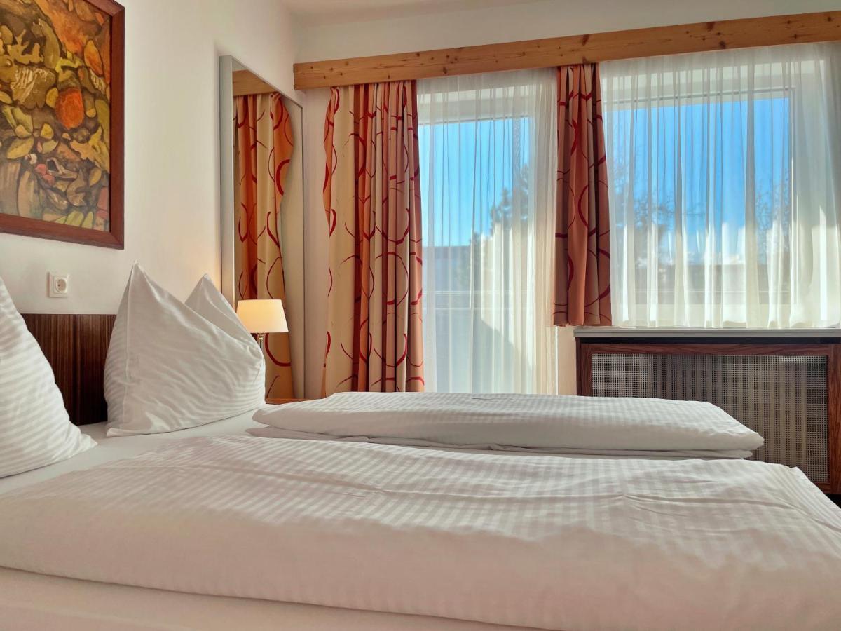 Gartenhotel Garni Pension B&B Innsbruck Exteriör bild